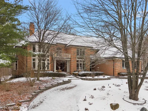 5148 Crest Knolls Ct, Bloomfield Hills, MI 48302