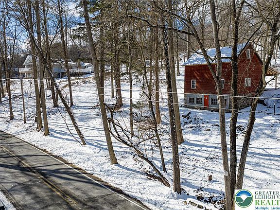 5th image of 2058 River Rd