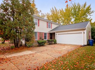 400 Elm Tree Ln, Vernon Hills, IL 60061