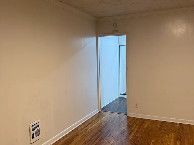 426 S Barrington Ave #1B — Photo 6