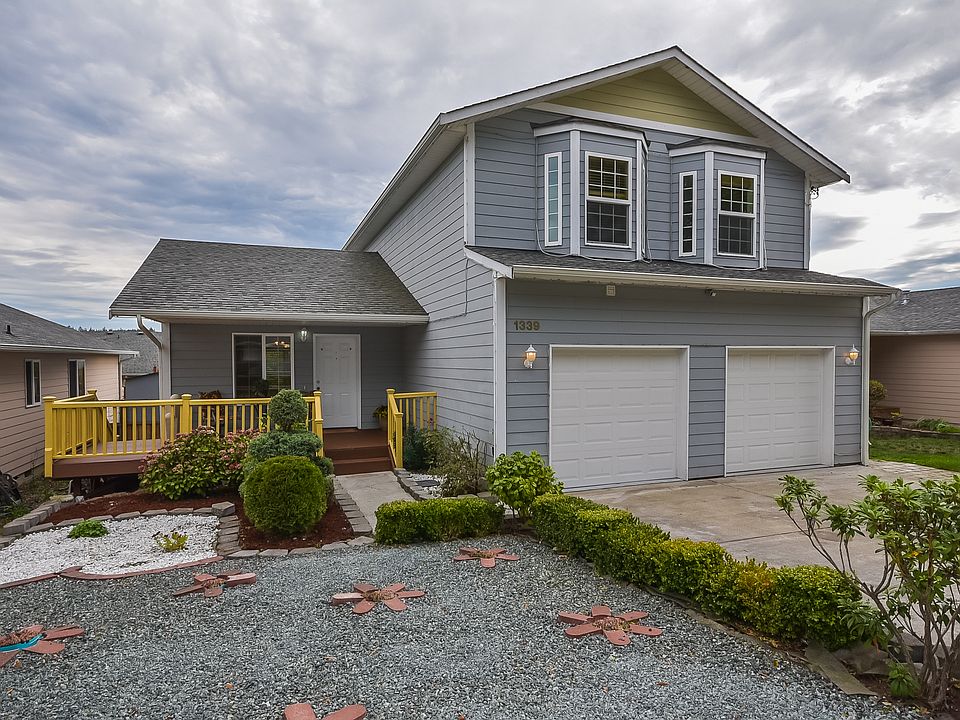 4 bedroom 2.5 bath 1920 sqft