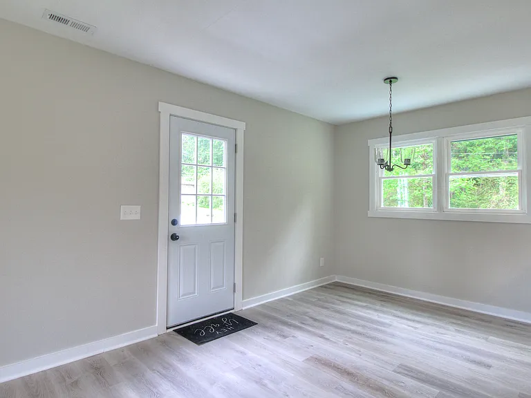 1016 Sharon Dr — Photo 7