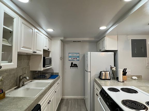 5th image of 1120 Herbert Ave #B