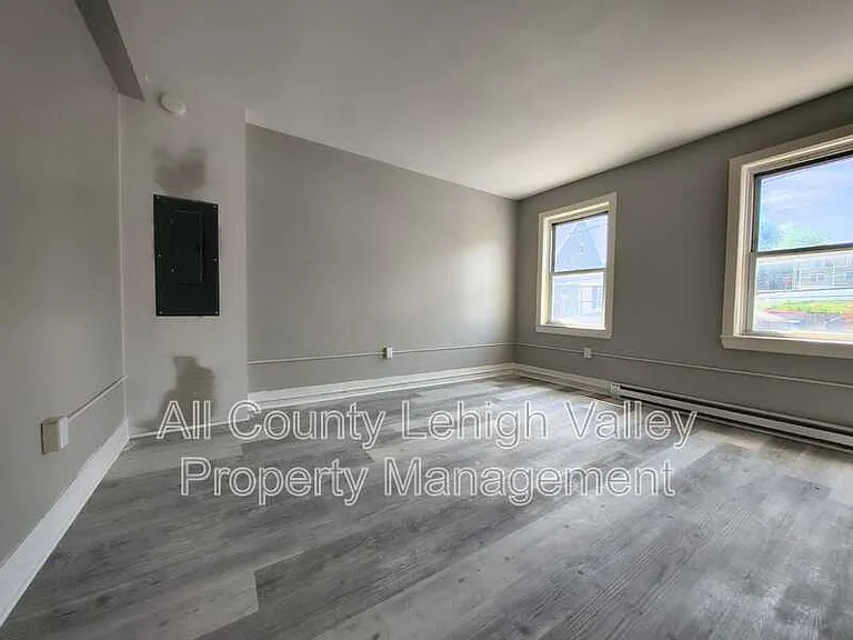 427 W Berwick St — Photo 5