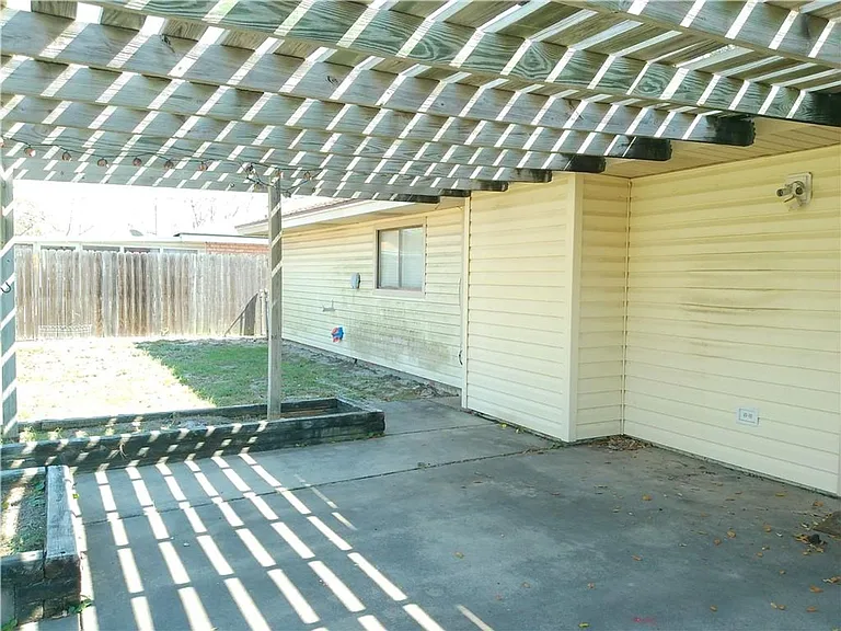 538 Vega Dr — Photo 12