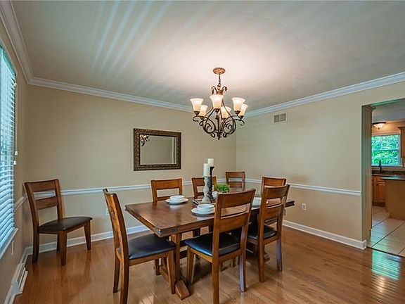 4th image of 87 Laurel Dr