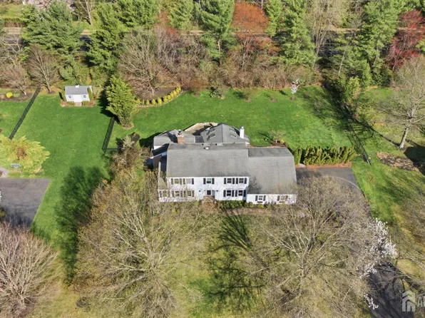 7 Monroe Pl, Cranbury, NJ 08512