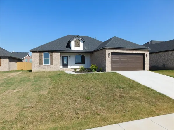 912 Sugar Loaf St, Prairie Grove, AR 72753