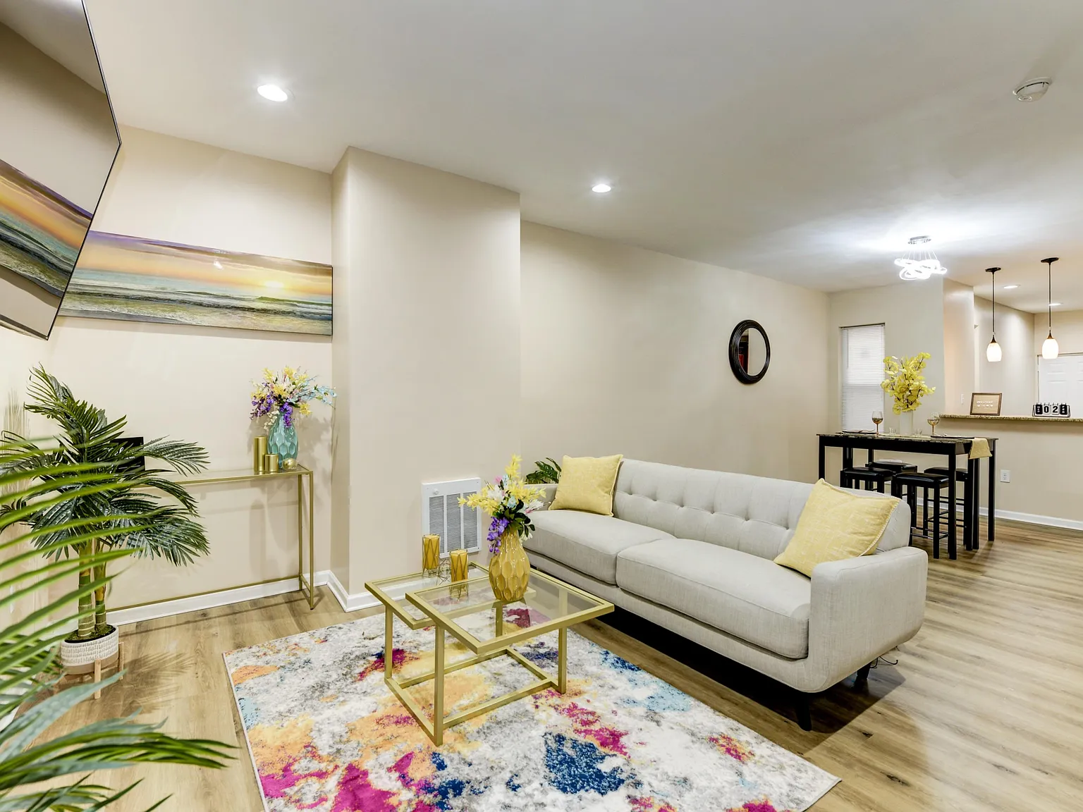 4 bed, 1.0 bath, 985 sqft, $1,048 — Photo 3
