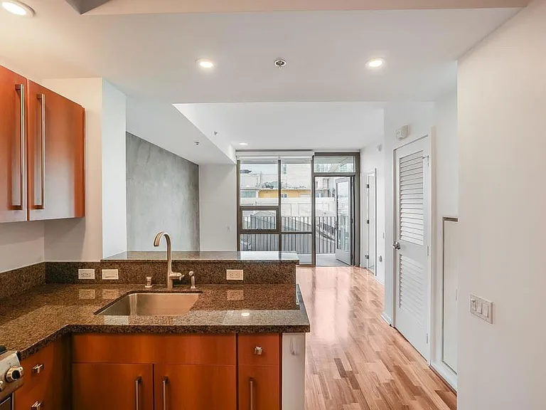 321 10th Ave #1303 — Photo 10