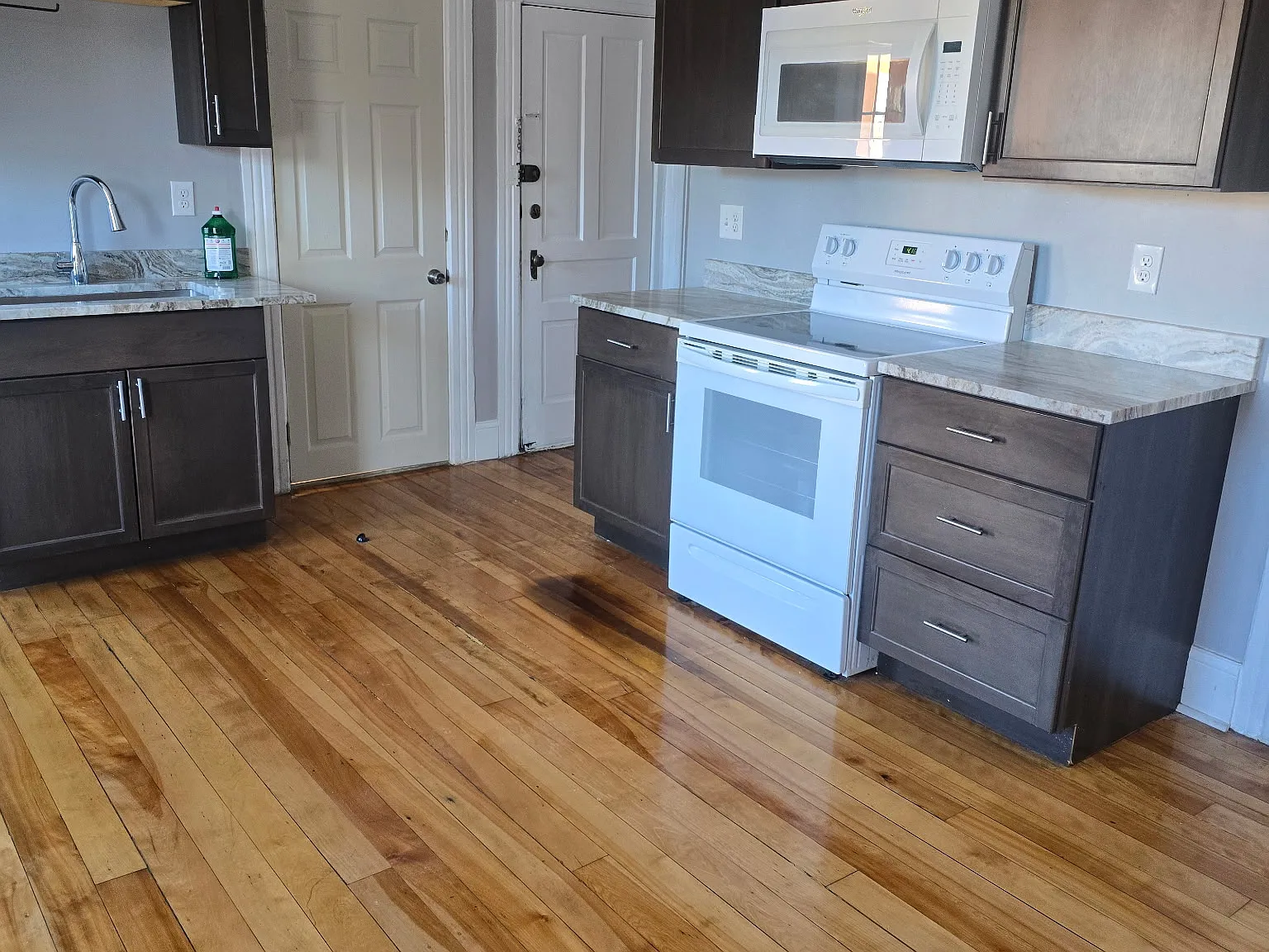 3 bed, $2,200 — Photo 3