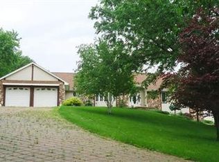 2N020 Francis Rd, Maple Park, IL 60151