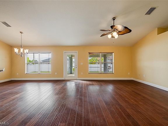 5th image of 716 NW Juanita Pl