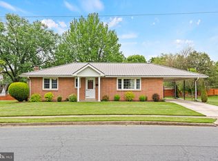 18 Chestnut St, Camp Hill, PA 17011