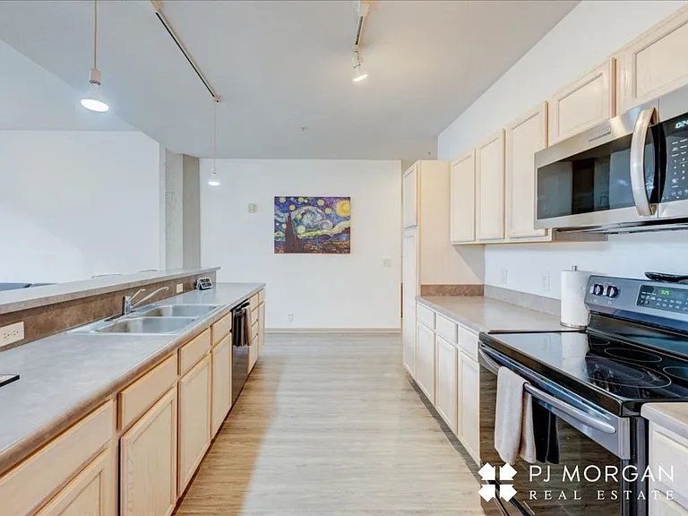 312 S 16th St #201 — Photo 11