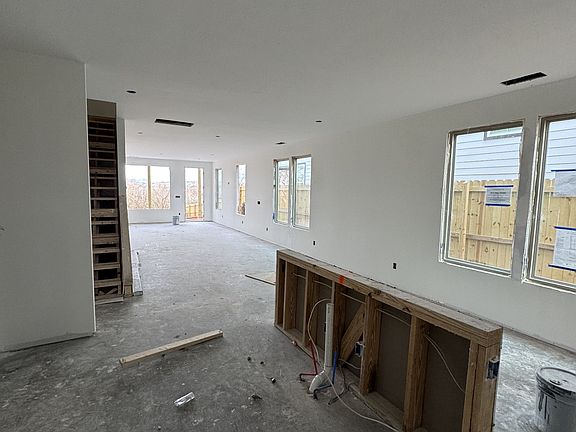 5th image of 662 Vernon Ave