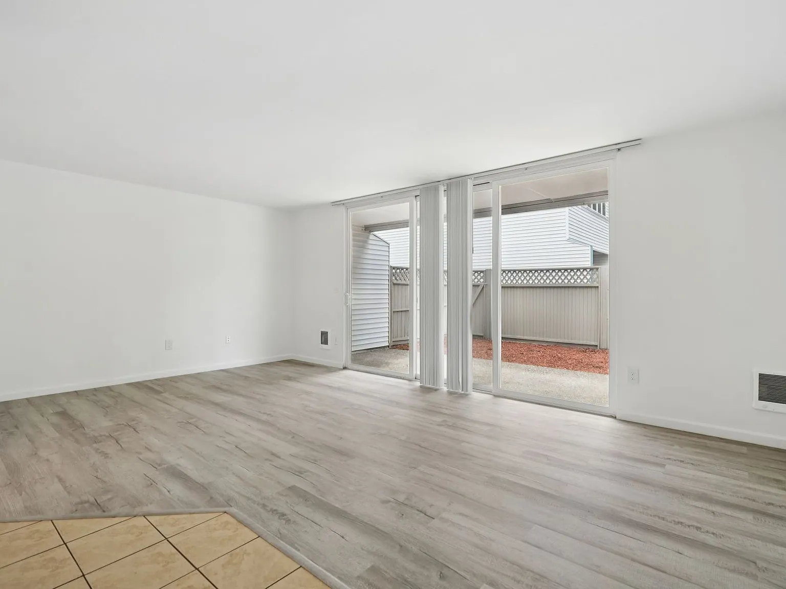 Images Columbia Apartments — Photo 2