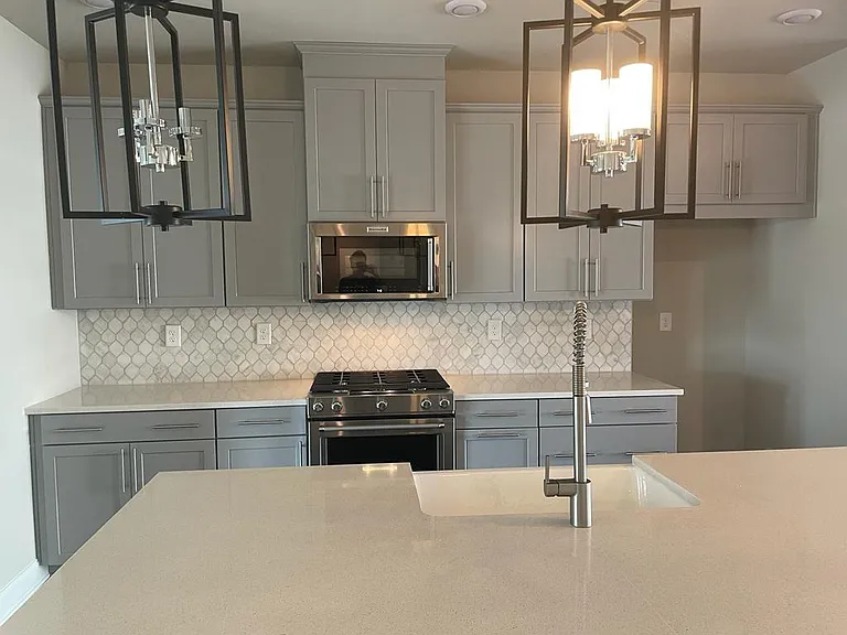 1112 Knoxboro Ln — Photo 3