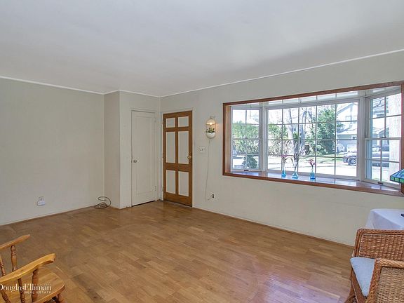 4th image of 1697 Temple Dr