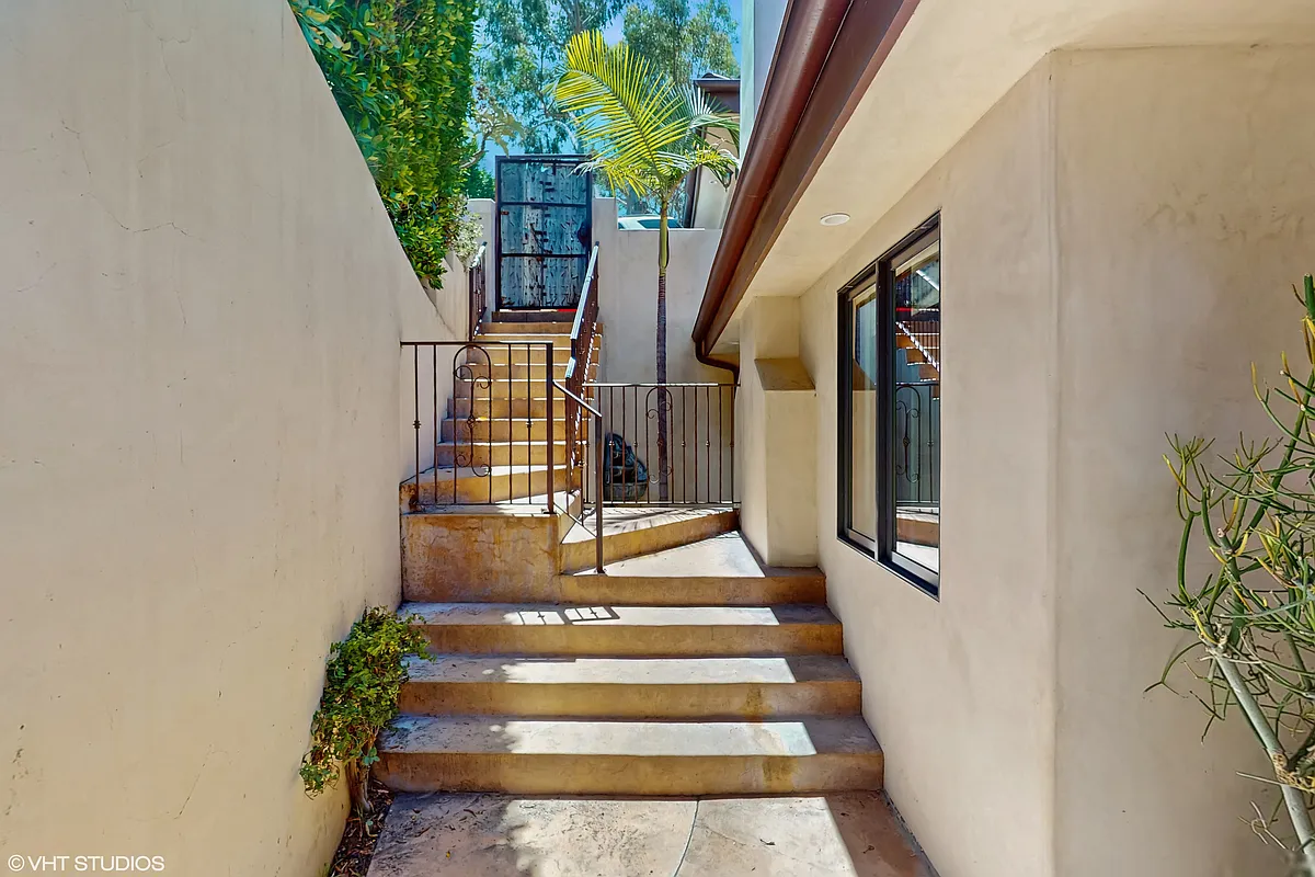 Building Photo - 3311 Deronda Dr