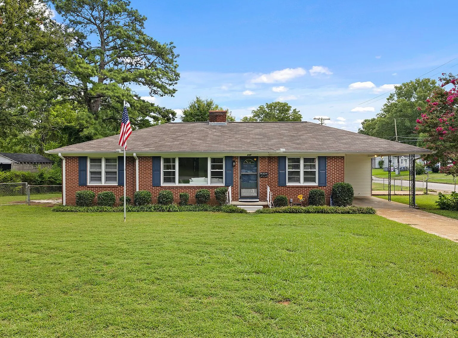 3 bed, 1552 sqft, $2,100 — Photo 1