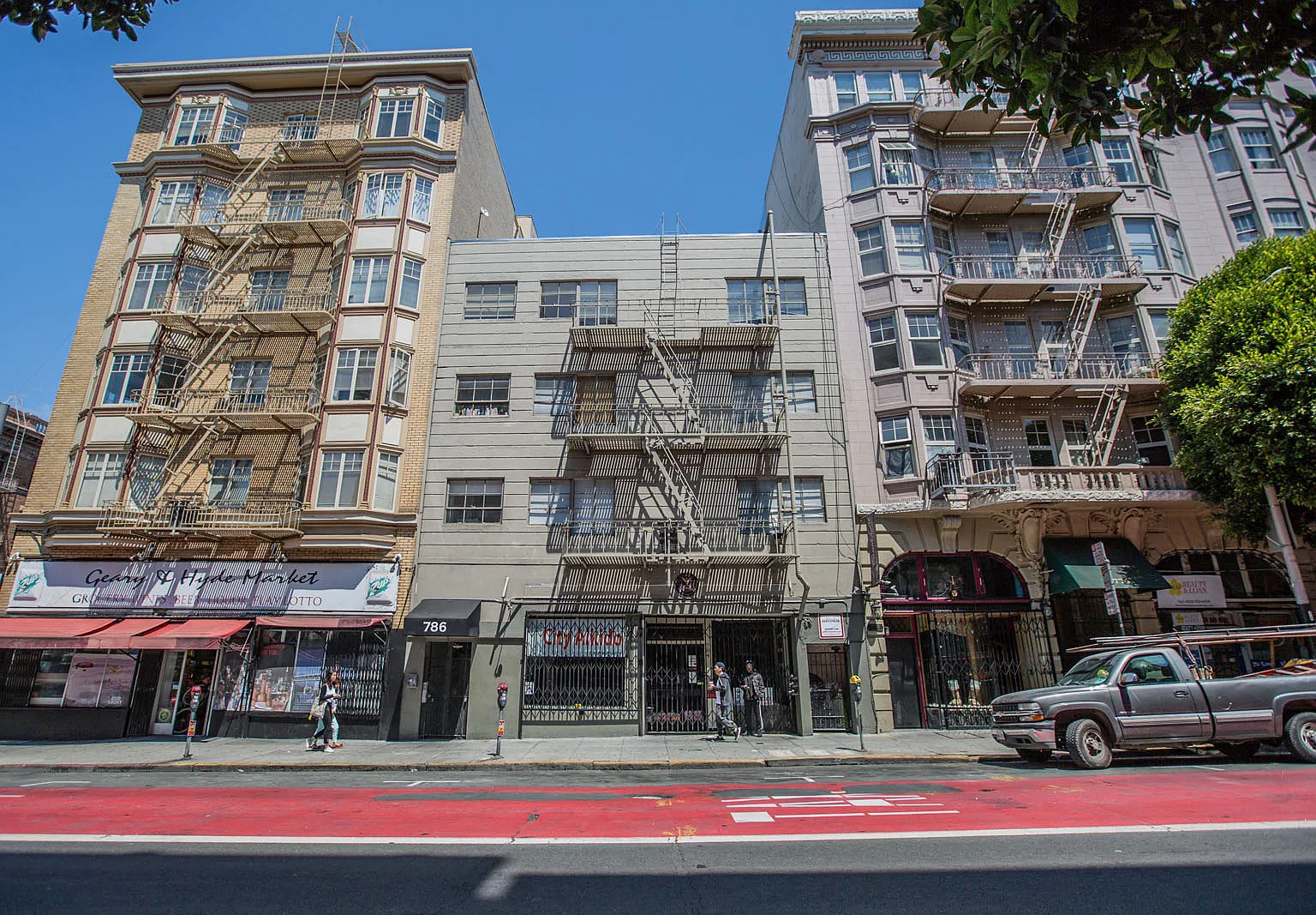 786 Geary — Photo 1