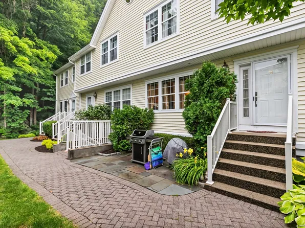631 Danbury Road APT 34, Ridgefield, CT 06877