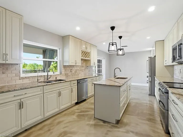4920 Shady River Ln — Photo 11