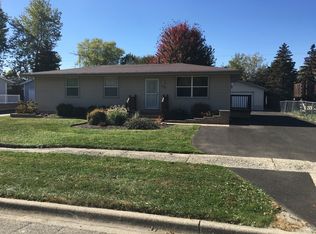 1975 Charles St, Woodstock, IL 60098