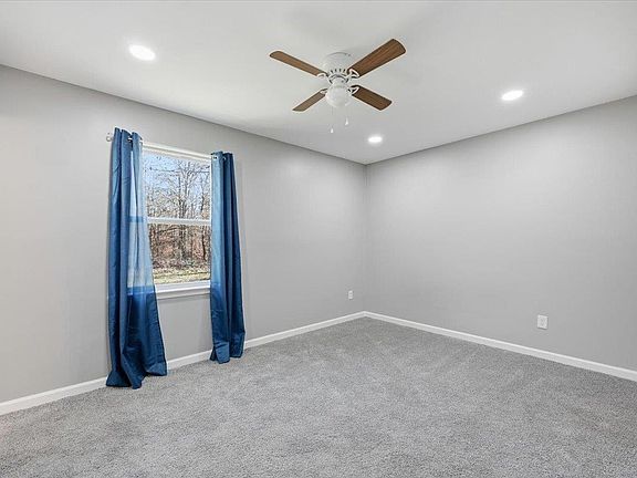 3rd image of 423 Killion Dr