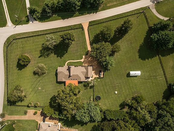 4th image of 1013 Bunker Hill Dr