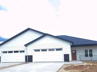 1343 Scenic Pointe Ct, Hartford, WI 53027
