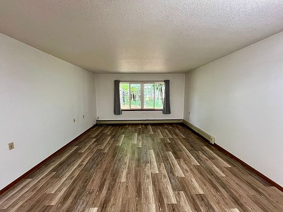 5th image of 416 Mill St W #2