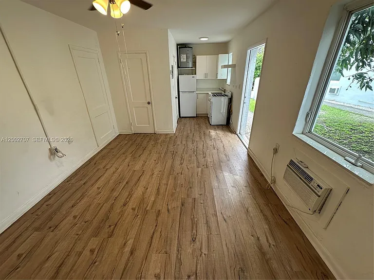 480 SW 10th St #8 — Photo 2