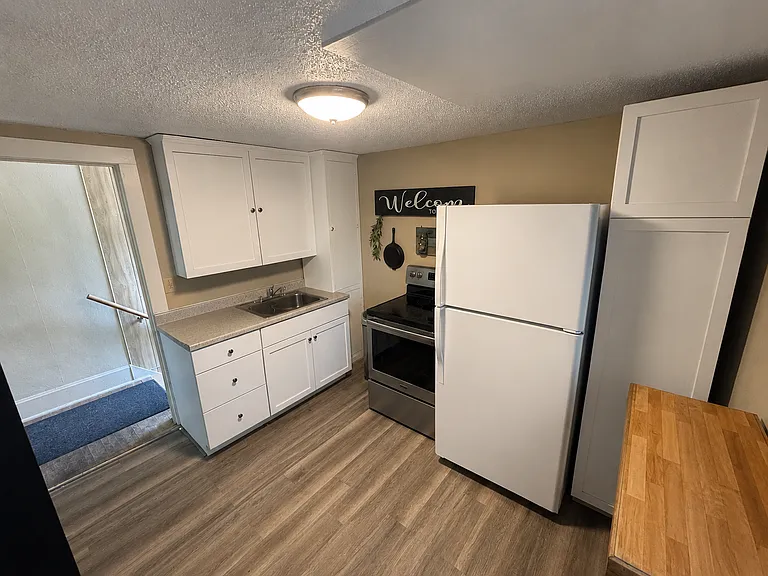 302 E Walnut St #B — Photo 6