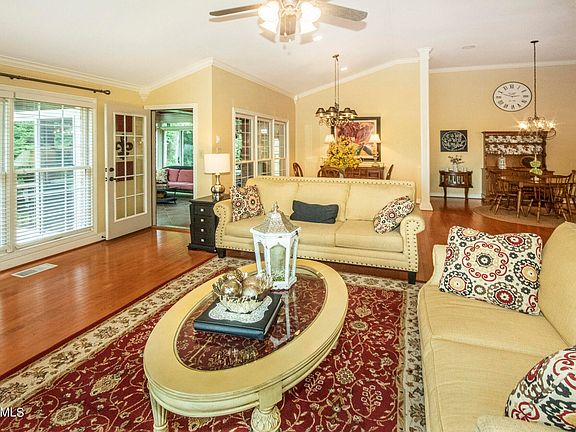 5th image of 290 Valley View Dr