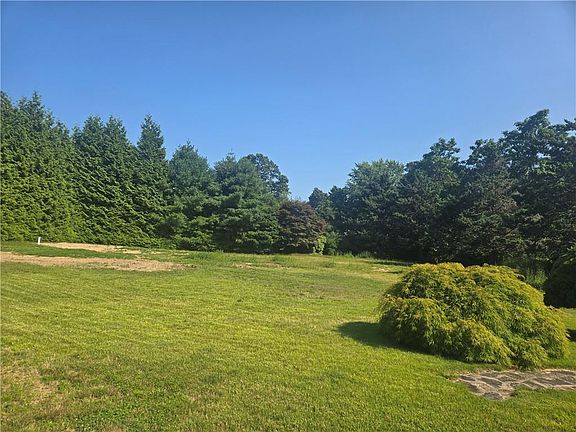 4th image of 118 Winnapaug Rd