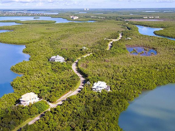 3rd image of 828 Whiskey Creek Dr Lot 1