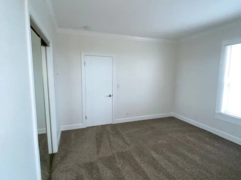 585 Laine St — Photo 10