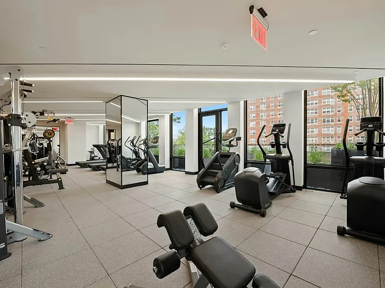 28 Spencer Pl #4D — Photo 12