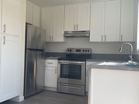 3rd image of 2854 E Valley Pkwy #14