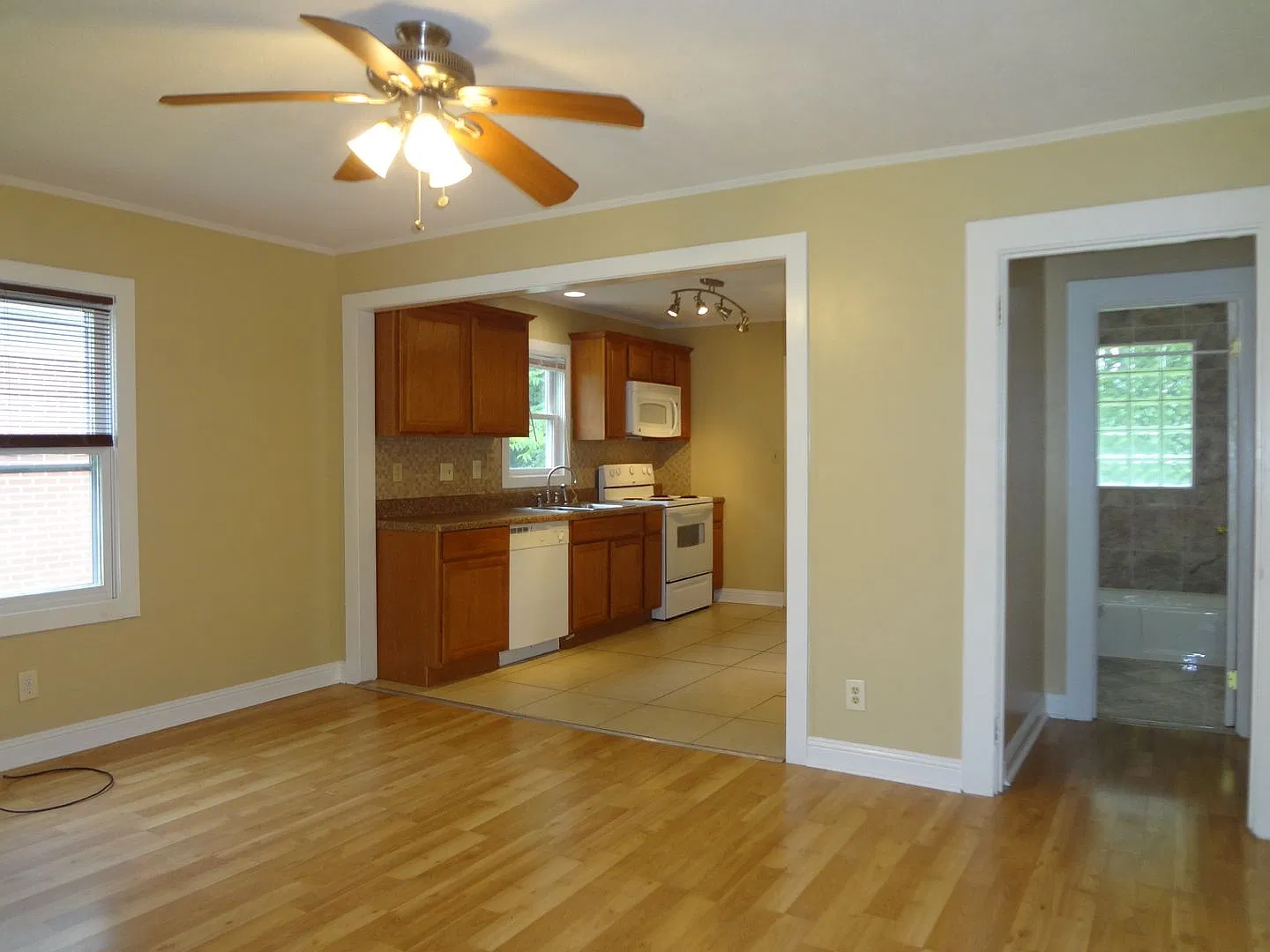 2 Bedroom Prime Student Location- Available August 2027 — Photo 2