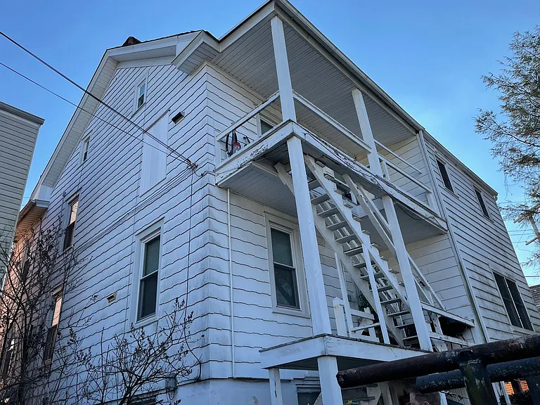 411 W Broadway St — Photo 14