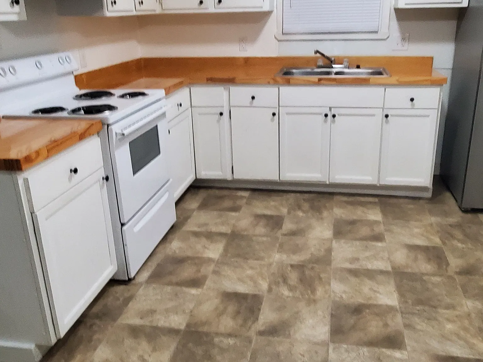 3 bed, 1.5 bath, 1107 sqft, $1,000 — Photo 4