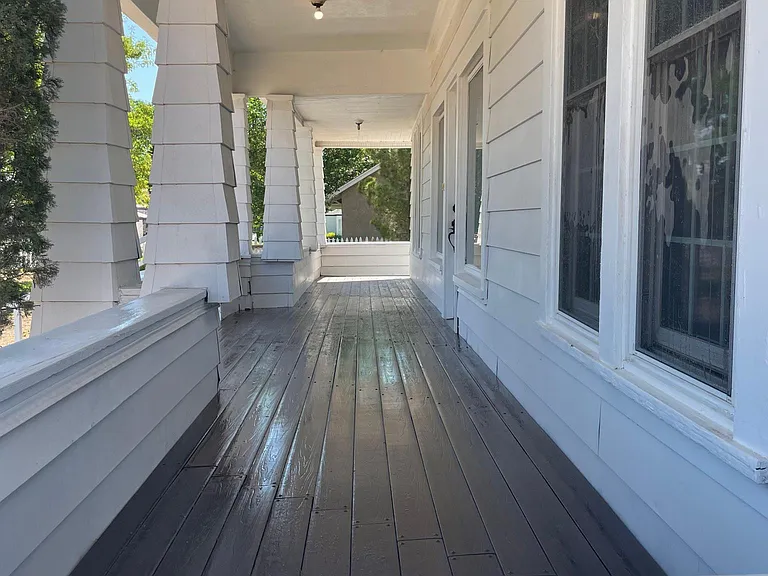 405 W Grand Ave — Photo 12