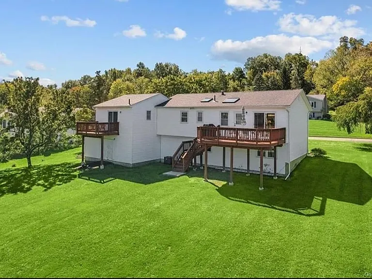 13 Regina Dr — Photo 28