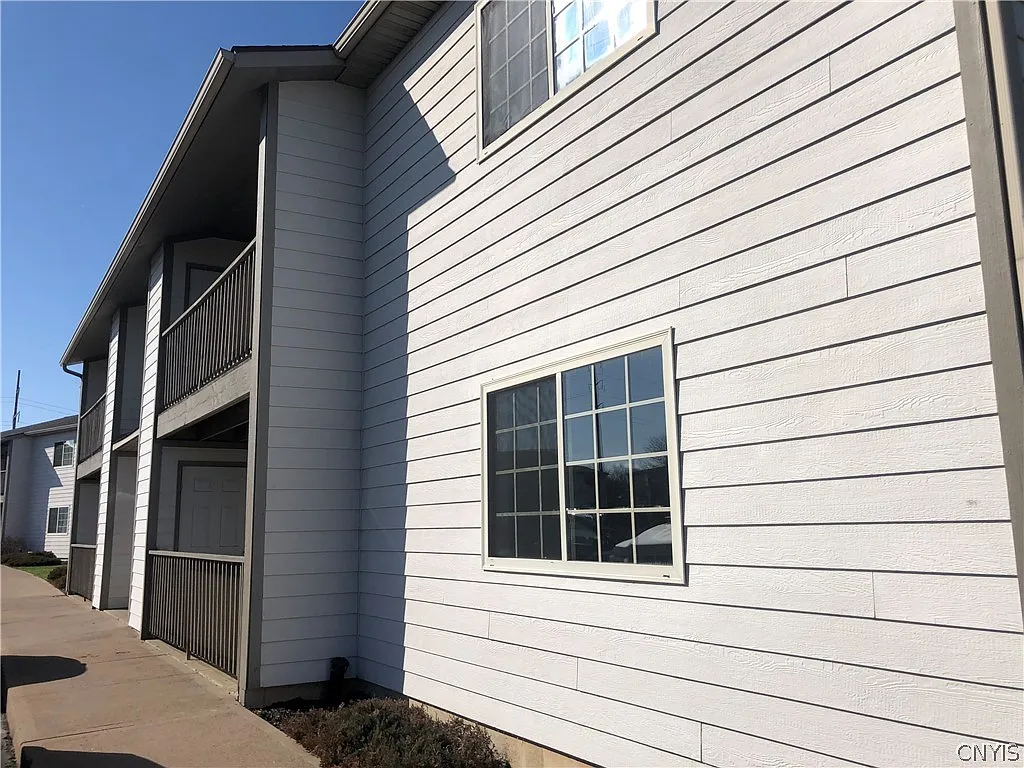 2 bed, 1.5 bath, 965 sqft, $1,600 — Photo 3