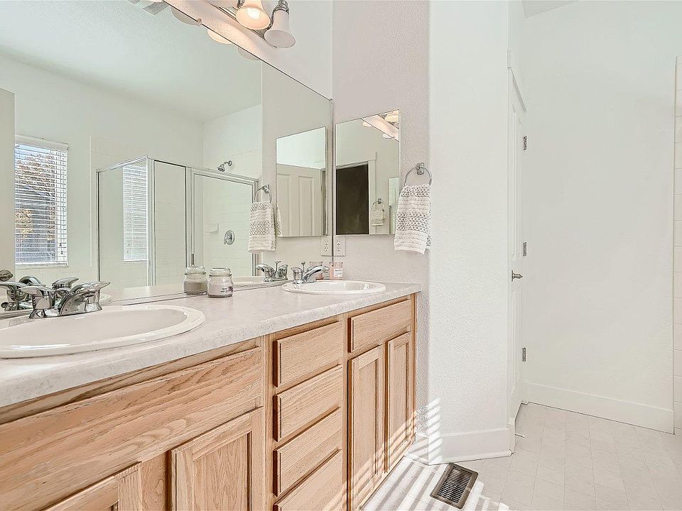 1st image of 900 Northbrook Dr