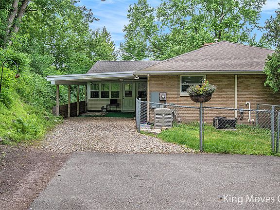 5th image of 2966 Thorncrest Dr SE