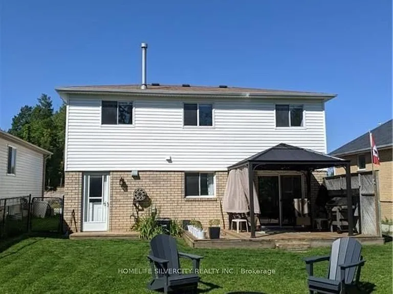 141 Athabaska Rd — Photo 11